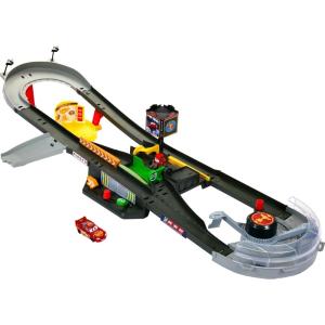 Mattel Disney and Pixar Cars Track Set, Piston Cup Action Speedway Playset with 1:55 Scale Lightning McQueen Die-Cast Toy Car